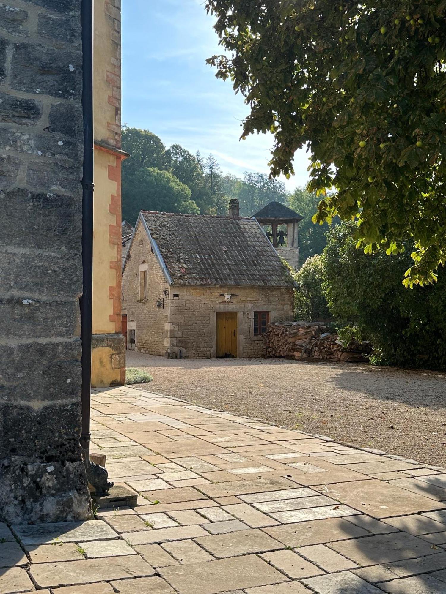 Chateau De Champrenault, Voyagez Dans Le Temps Luaran gambar