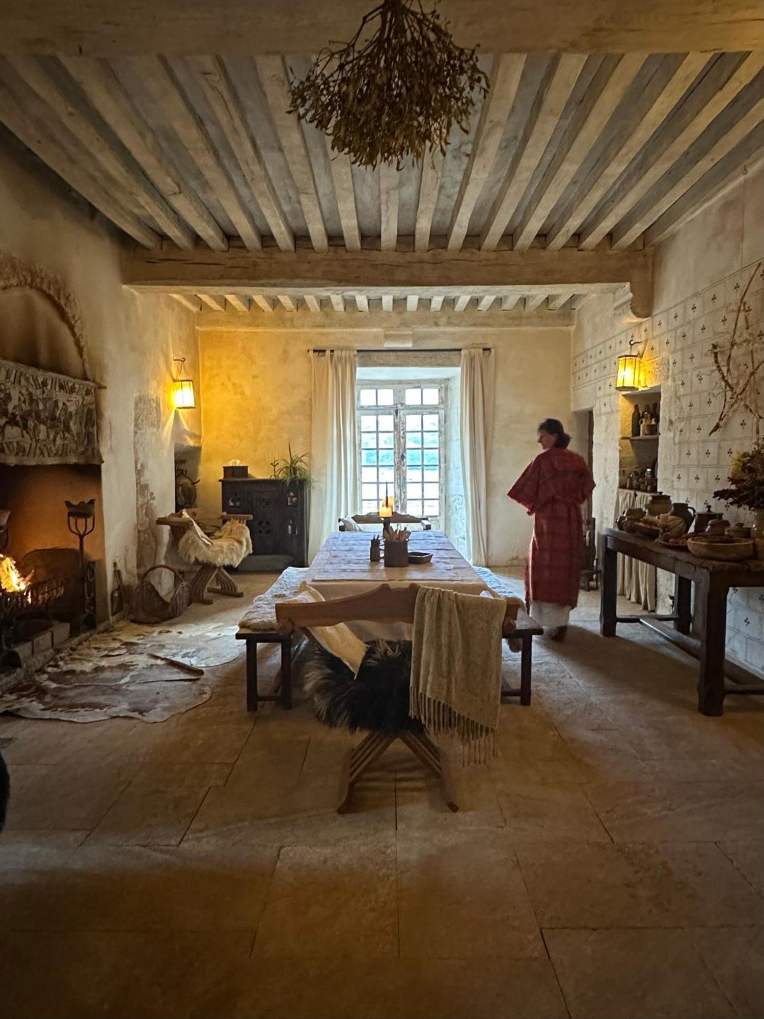 Chateau De Champrenault, Voyagez Dans Le Temps Luaran gambar