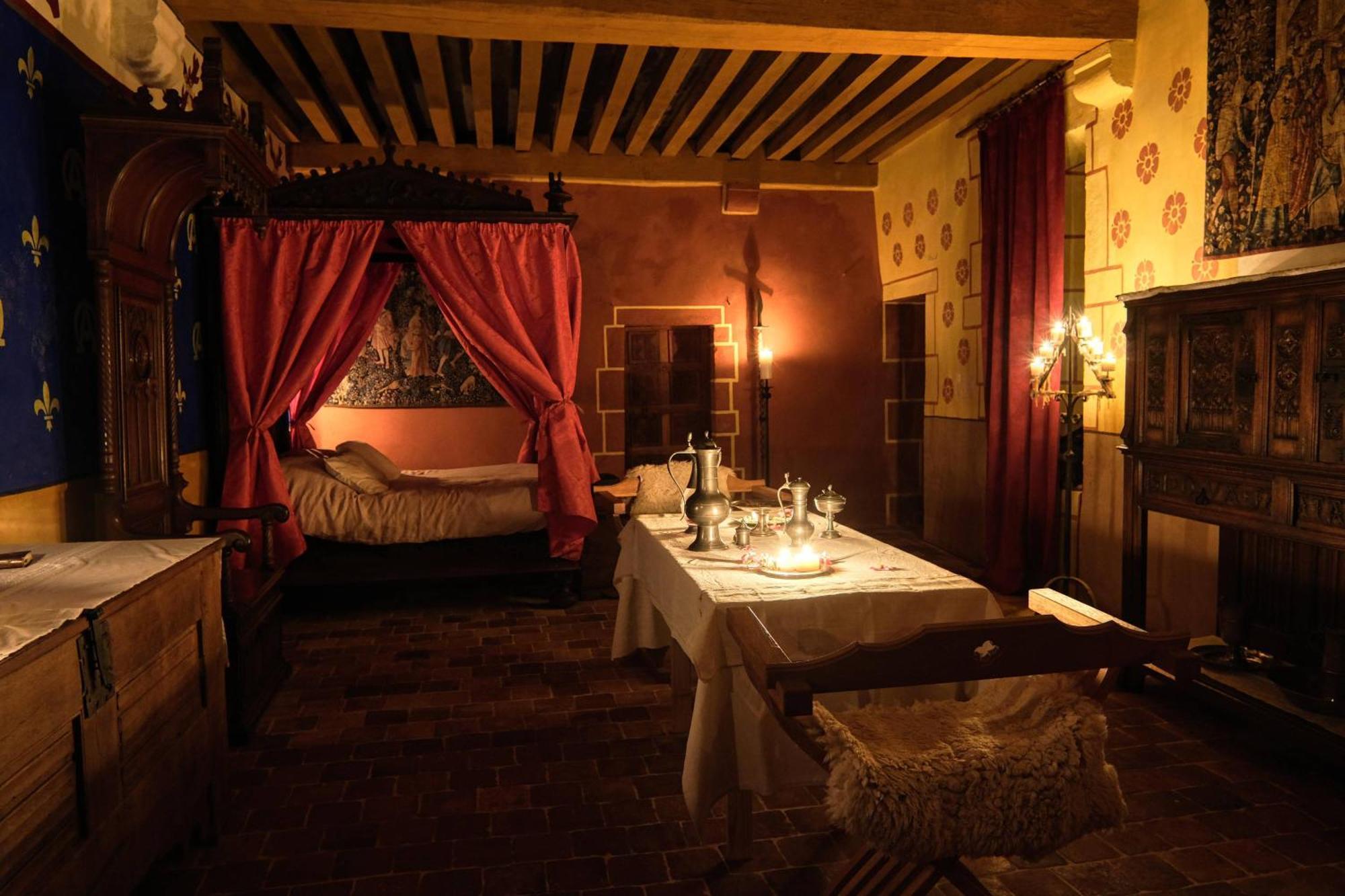 Chateau De Champrenault, Voyagez Dans Le Temps Luaran gambar
