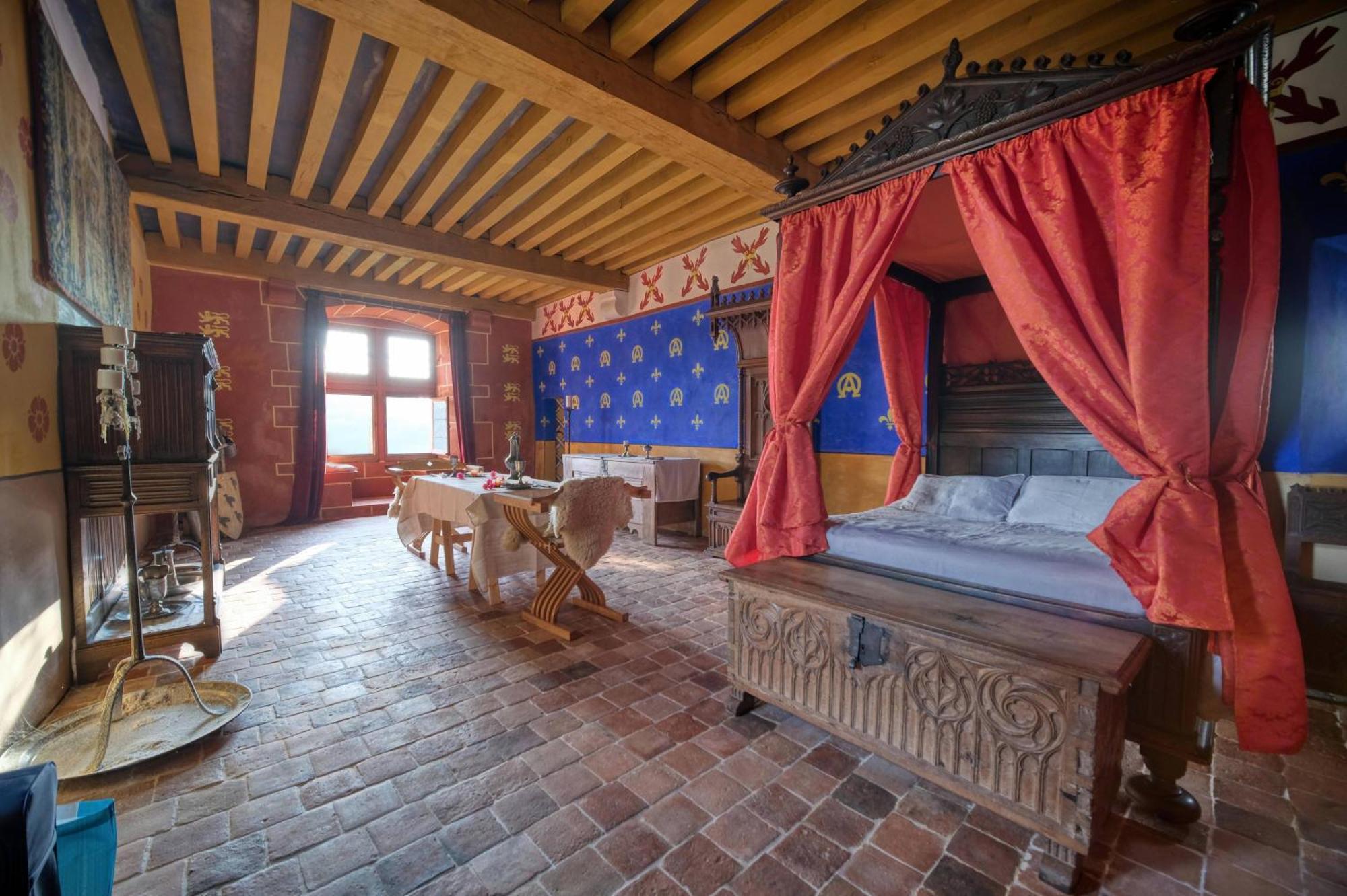 Chateau De Champrenault, Voyagez Dans Le Temps Luaran gambar